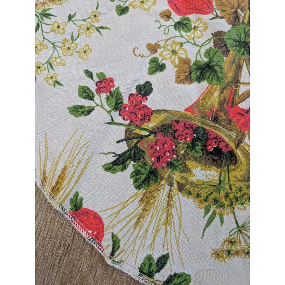 Vintage Christmas Holiday Trumpets & Holly Berry Design Round Tablecloth‎ 5ft